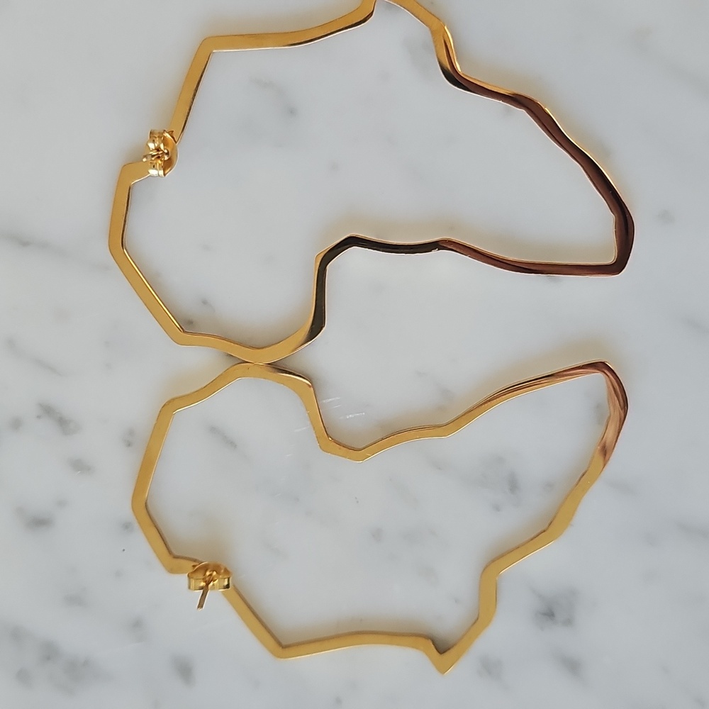 🌻HP🌻Africa Map Hoop Post Earrings 18K Gold Plated NIB - Picture 4 of 5